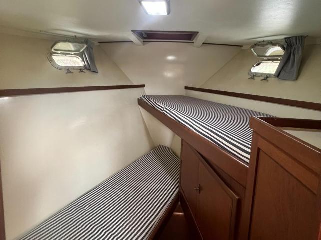 V la meuse romantique gite sur un bateau chambre avant 2